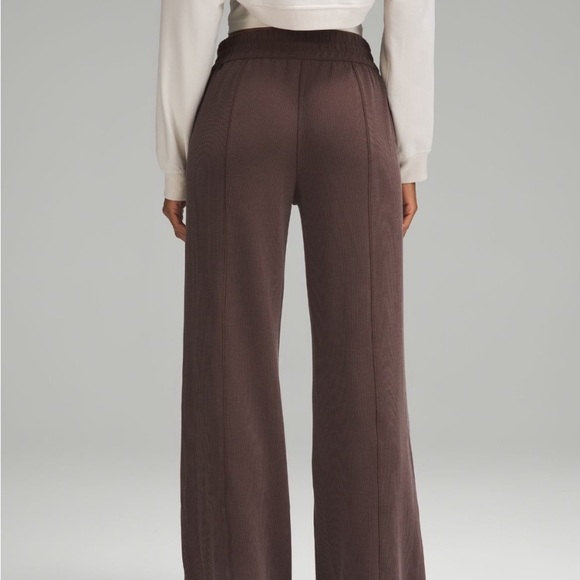 NWT Lululemon Ribbed Softstreme Mid-Rise Pant - Picture 2 of 5